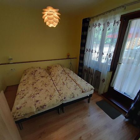 Gyopar Gyoengye Apartmanhaz Orosháza Exterior foto