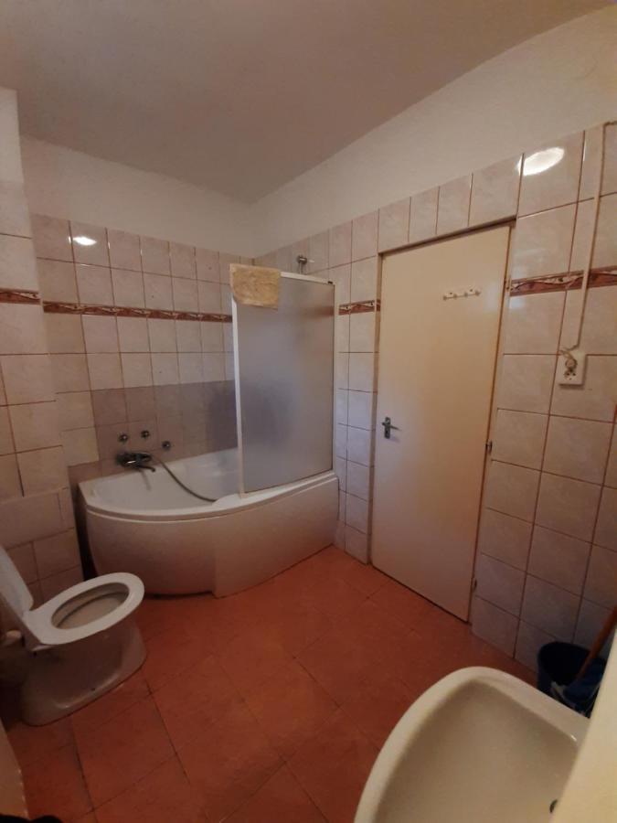 Gyopar Gyoengye Apartmanhaz Orosháza Exterior foto