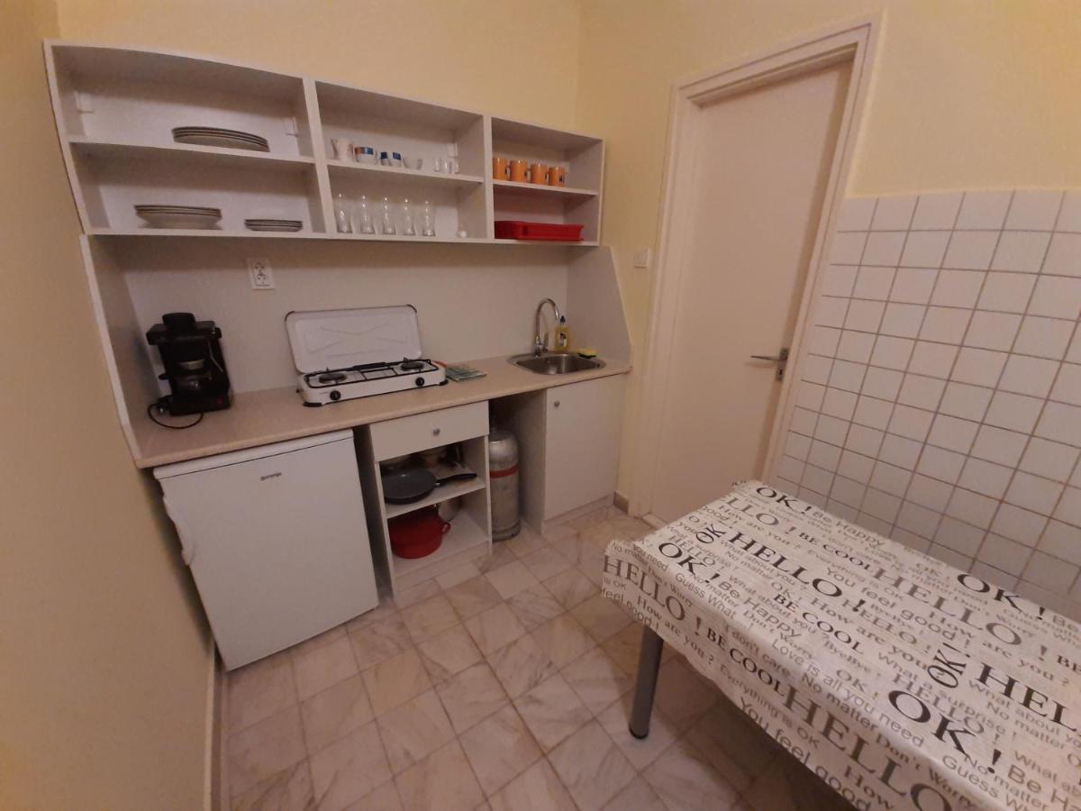 Gyopar Gyoengye Apartmanhaz Orosháza Exterior foto