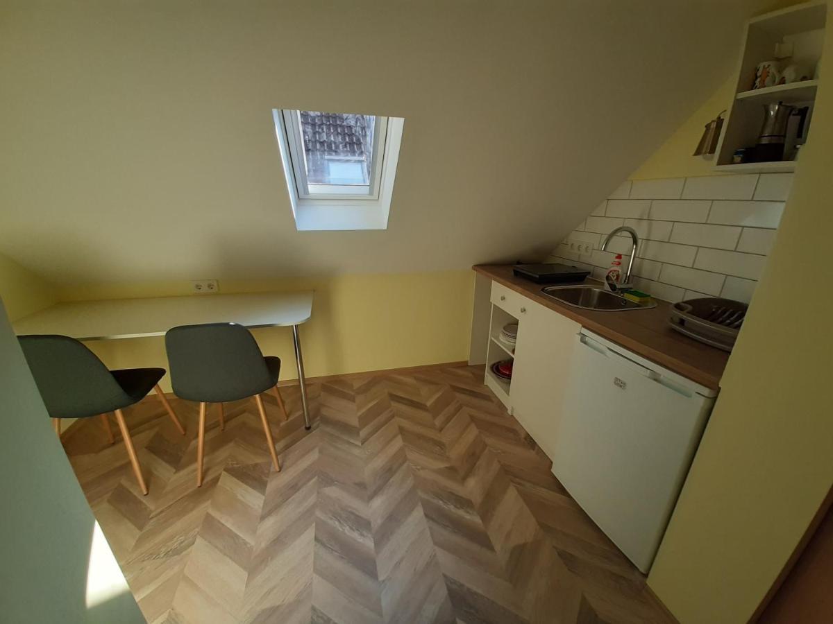 Gyopar Gyoengye Apartmanhaz Orosháza Exterior foto