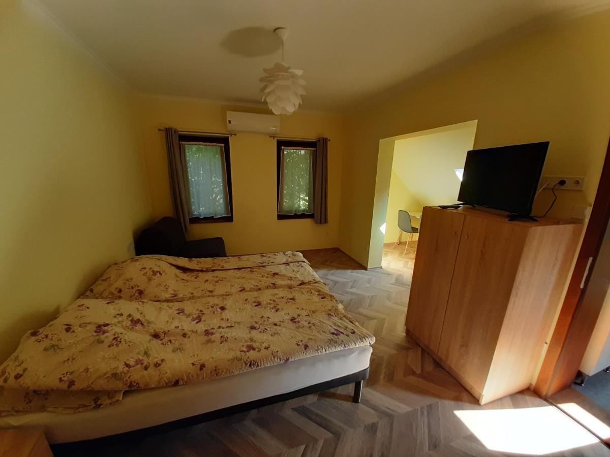 Gyopar Gyoengye Apartmanhaz Orosháza Exterior foto