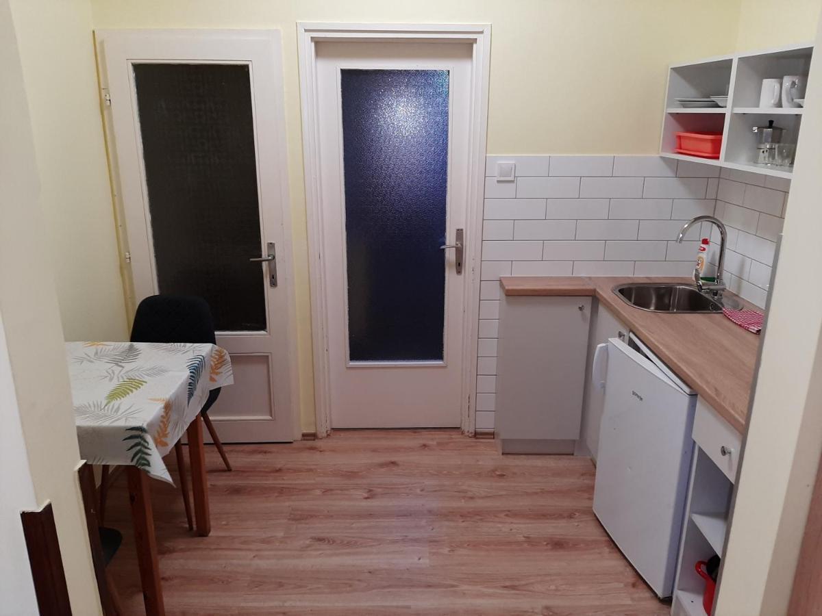Gyopar Gyoengye Apartmanhaz Orosháza Exterior foto