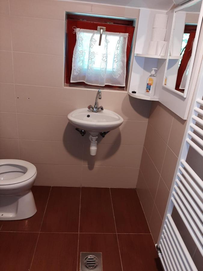 Gyopar Gyoengye Apartmanhaz Orosháza Exterior foto