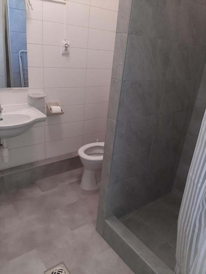 Gyopar Gyoengye Apartmanhaz Orosháza Exterior foto