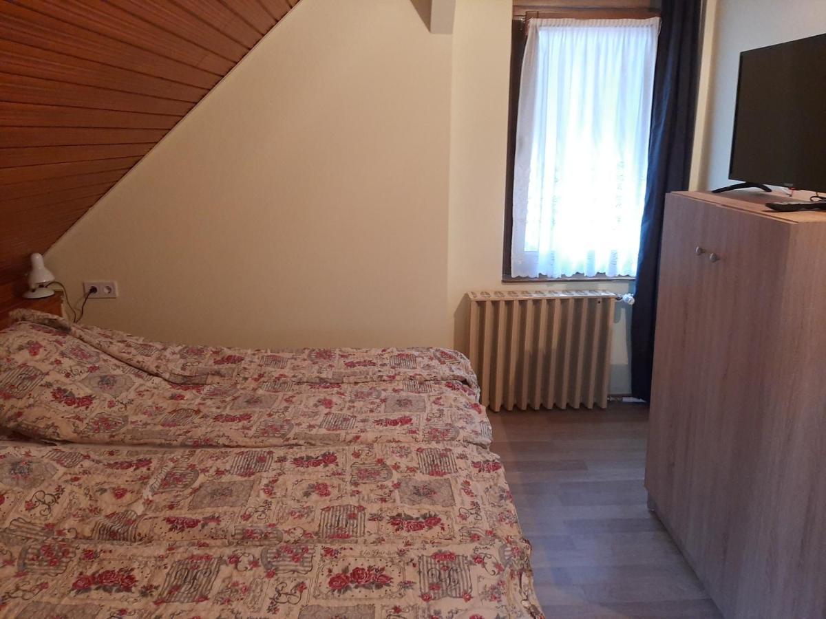 Gyopar Gyoengye Apartmanhaz Orosháza Exterior foto