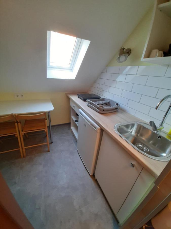 Gyopar Gyoengye Apartmanhaz Orosháza Exterior foto