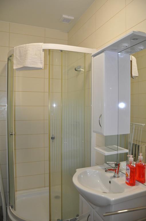 Gyopar Gyoengye Apartmanhaz Orosháza Exterior foto